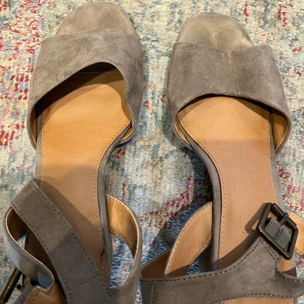 Target heels - Picture 1 of 3